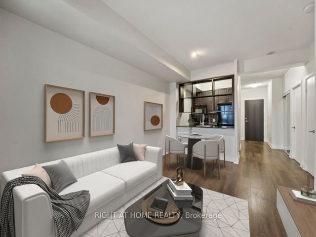 621 - 135 Village Green Sq W