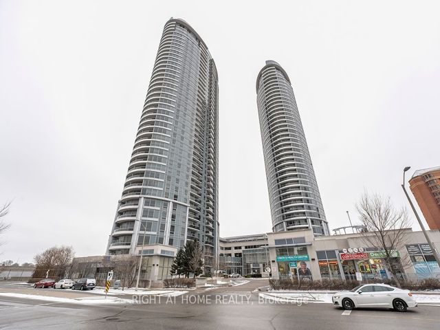 621 - 135 Village Green Sq W
