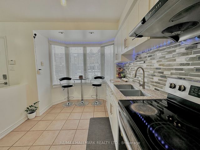 1107 - 28 Rosebank Dr