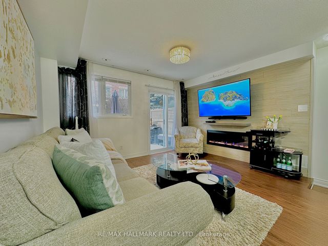 1107 - 28 Rosebank Dr