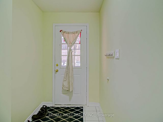 12 - 6400 Lawrence Ave E