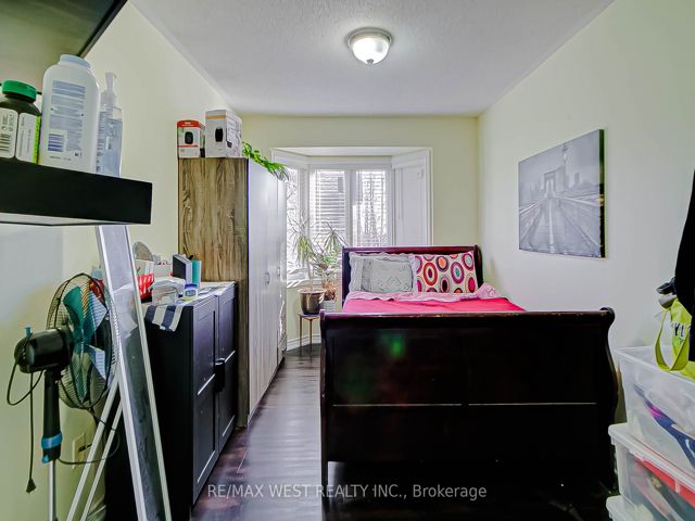 12 - 6400 Lawrence Ave E
