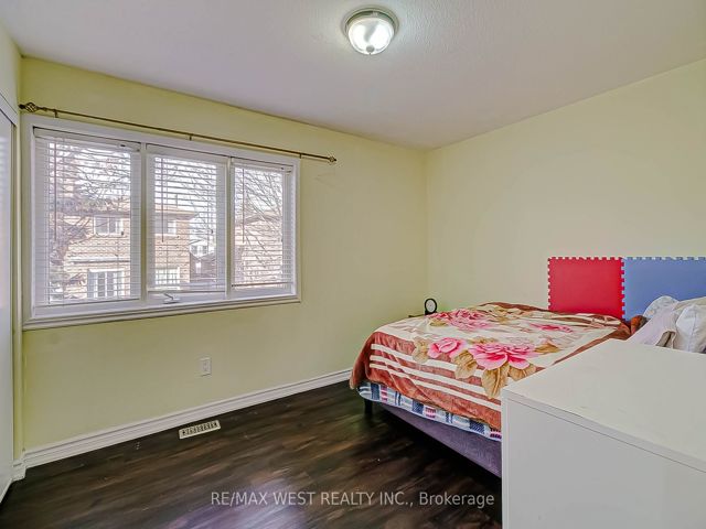 12 - 6400 Lawrence Ave E