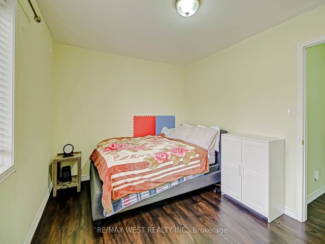 12 - 6400 Lawrence Ave E