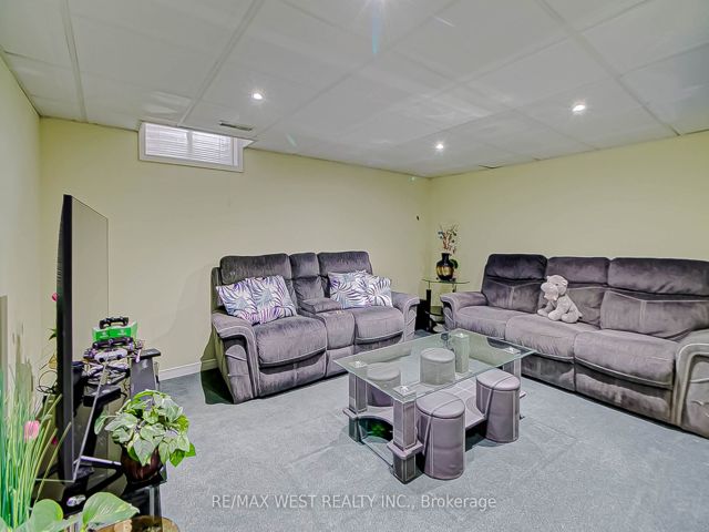 12 - 6400 Lawrence Ave E
