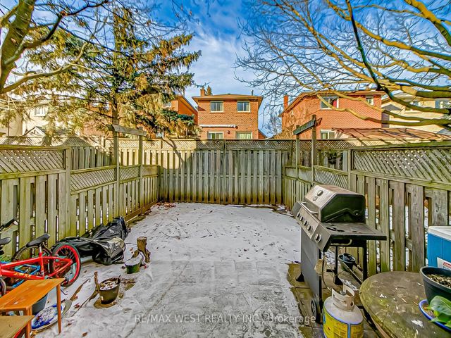 12 - 6400 Lawrence Ave E