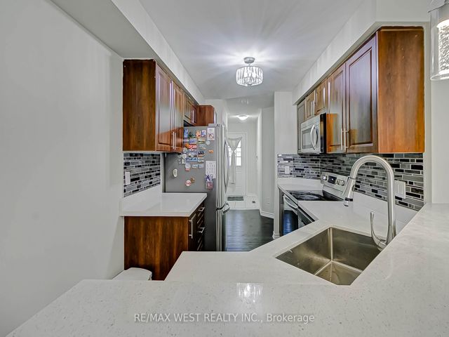 12 - 6400 Lawrence Ave E