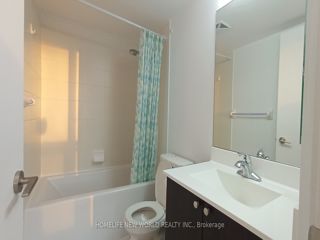 1515 - 181 Village Green Sq