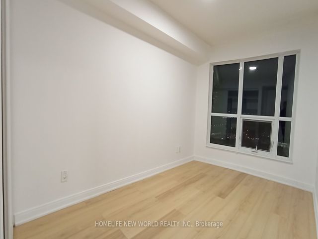 1515 - 181 Village Green Sq