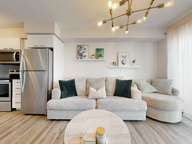 812 - 2150 Lawrence Ave E