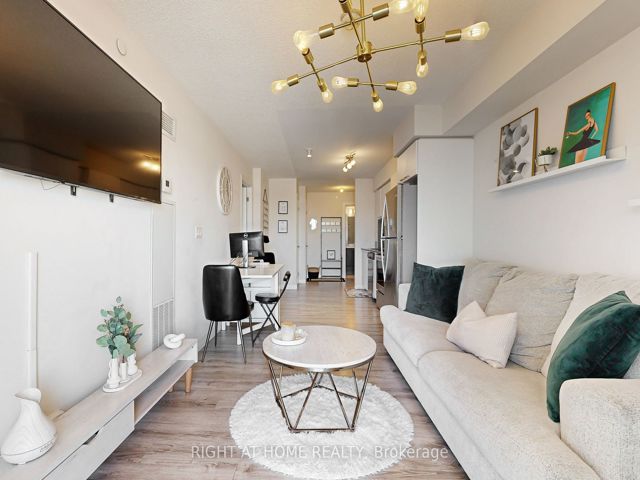 812 - 2150 Lawrence Ave E