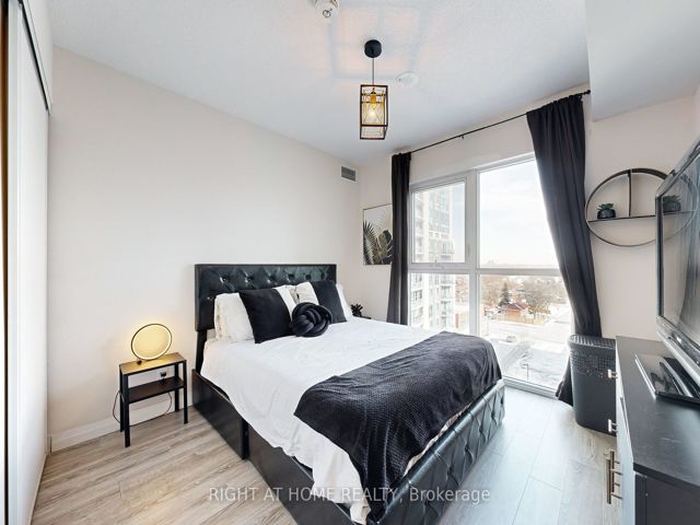 812 - 2150 Lawrence Ave E