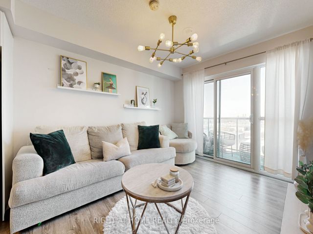 812 - 2150 Lawrence Ave E