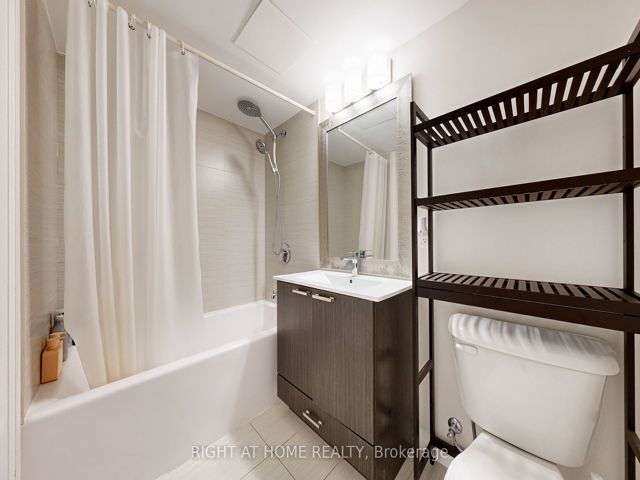 812 - 2150 Lawrence Ave E