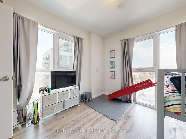 812 - 2150 Lawrence Ave E