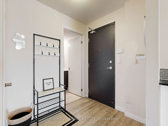 812 - 2150 Lawrence Ave E
