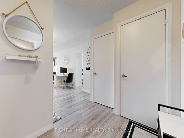 812 - 2150 Lawrence Ave E