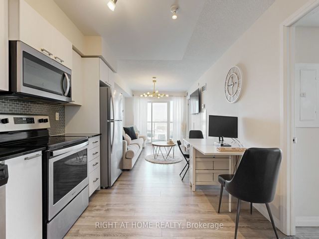 812 - 2150 Lawrence Ave E