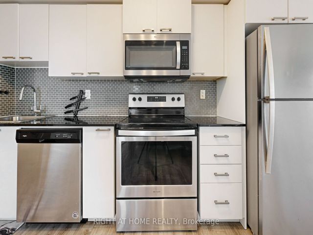 812 - 2150 Lawrence Ave E
