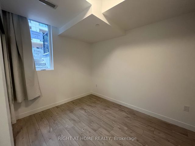 6 - 178 Clonmore Dr