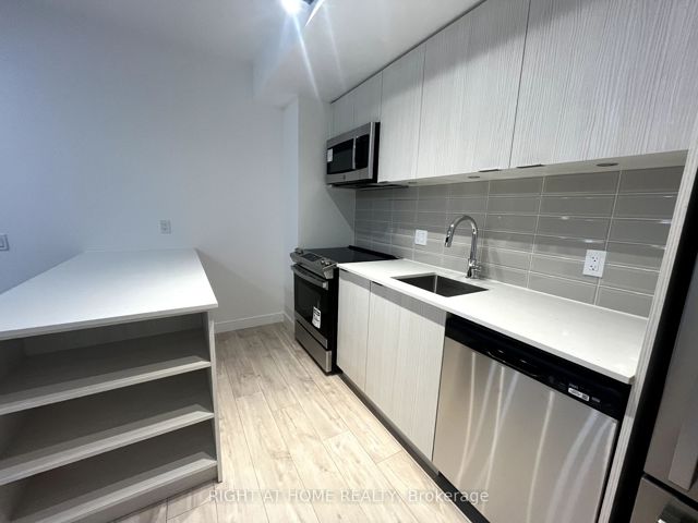 6 - 178 Clonmore Dr