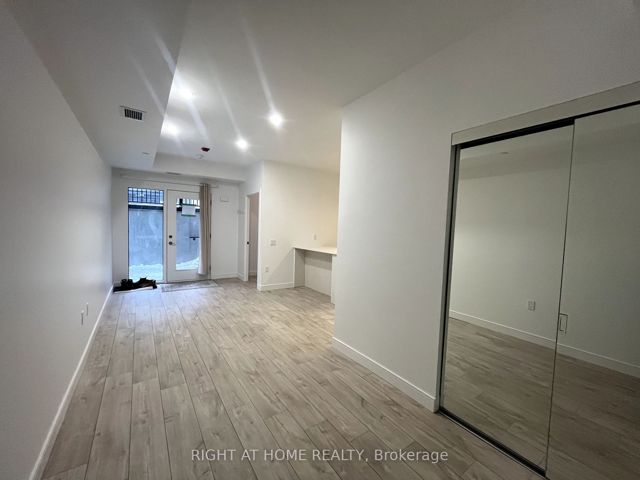 6 - 178 Clonmore Dr