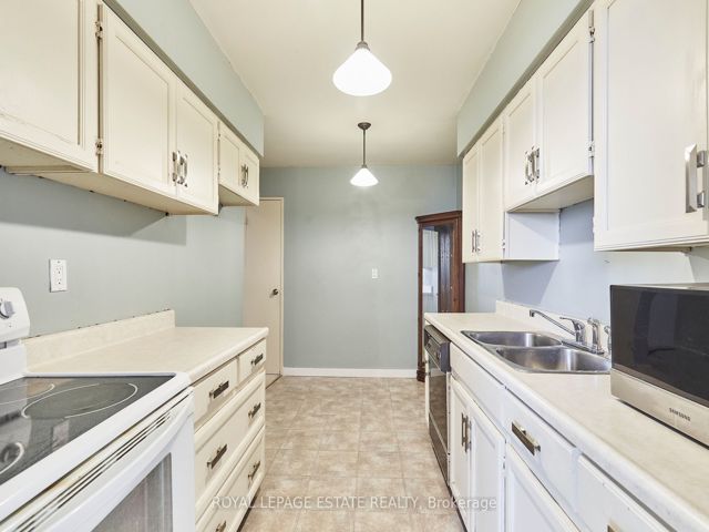 704 - 3420 Eglinton Ave E