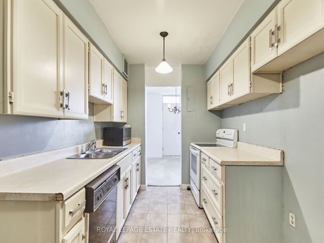704 - 3420 Eglinton Ave E
