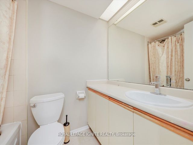 712 - 2466 Eglinton Ave E