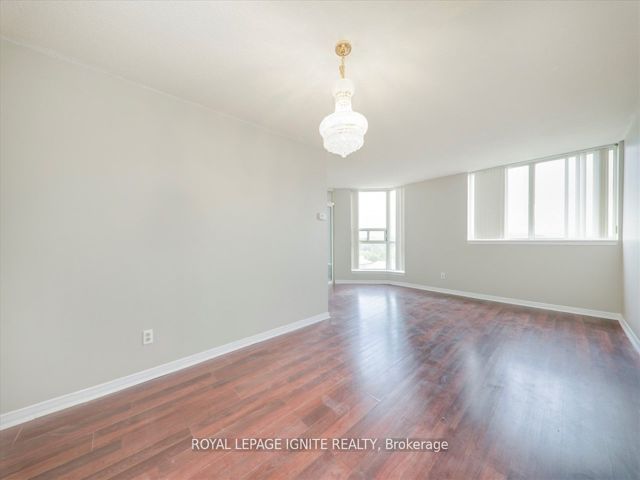 712 - 2466 Eglinton Ave E