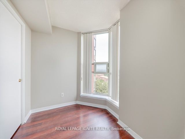 712 - 2466 Eglinton Ave E