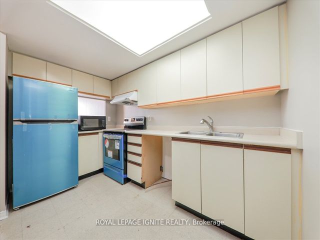712 - 2466 Eglinton Ave E