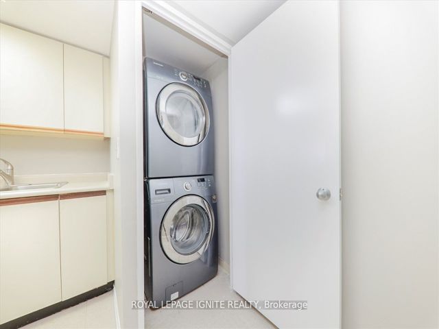 712 - 2466 Eglinton Ave E