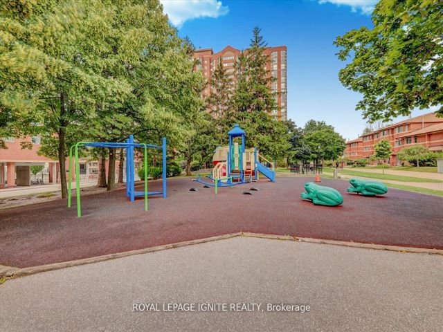 712 - 2466 Eglinton Ave E