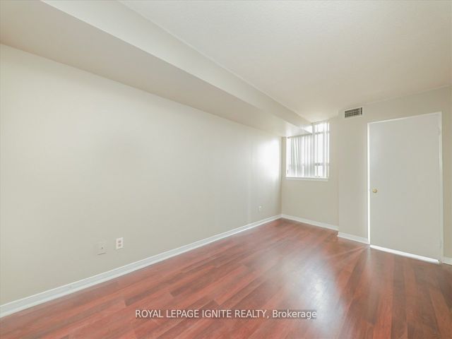 712 - 2466 Eglinton Ave E