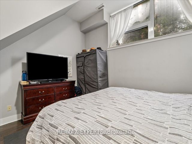 101 - 323 Kingston Rd