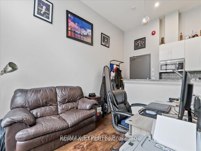 101 - 323 Kingston Rd