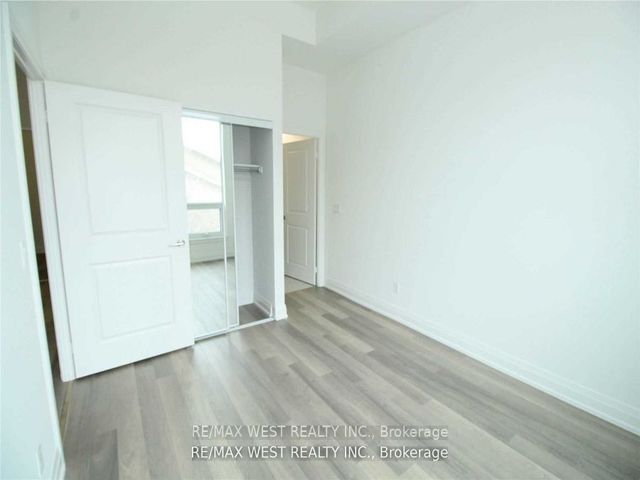 222 - 3121 Sheppard Ave E