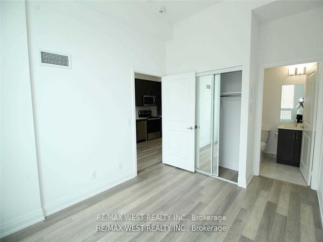 222 - 3121 Sheppard Ave E