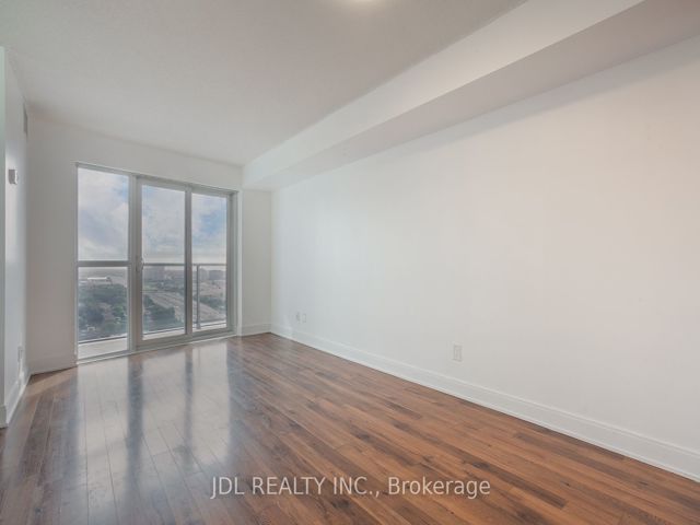 3211 - 125 Village Green Sq