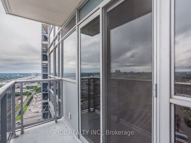3211 - 125 Village Green Sq