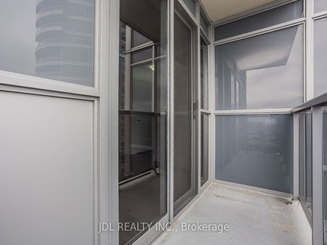 3211 - 125 Village Green Sq