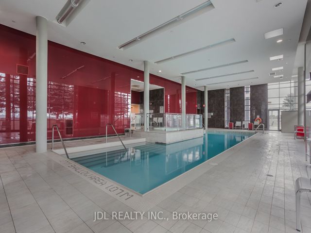 3211 - 125 Village Green Sq