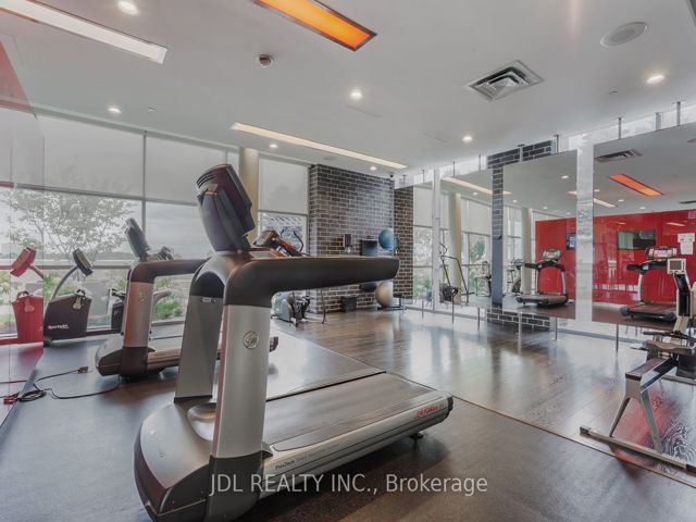 3211 - 125 Village Green Sq