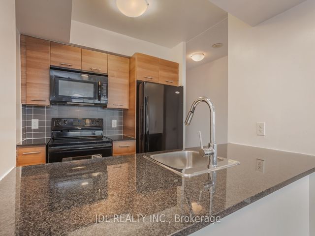 3211 - 125 Village Green Sq