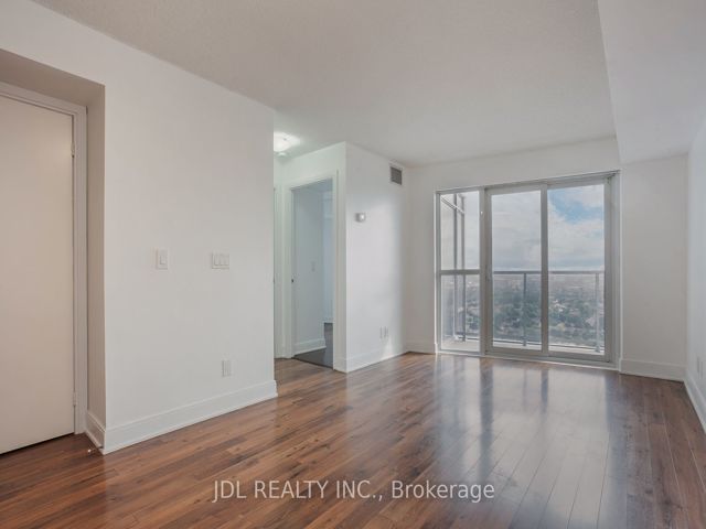 3211 - 125 Village Green Sq