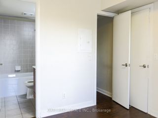 1404 - 151 Village Green Sq W