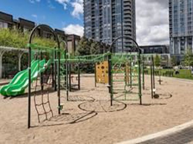 1404 - 151 Village Green Sq W