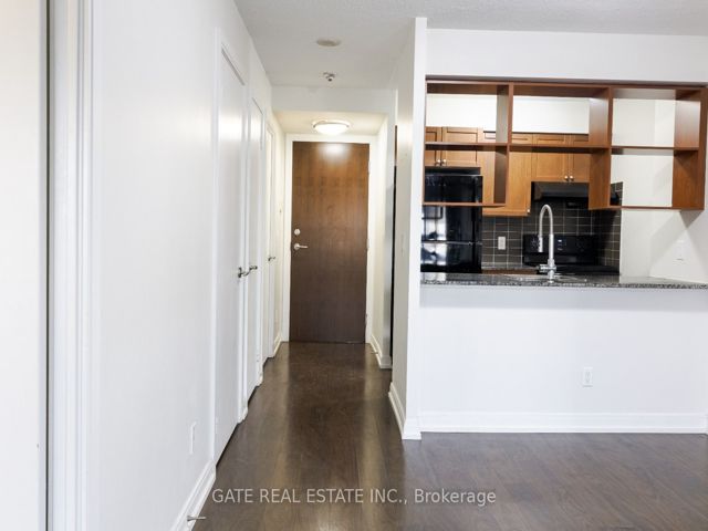 1404 - 151 Village Green Sq W