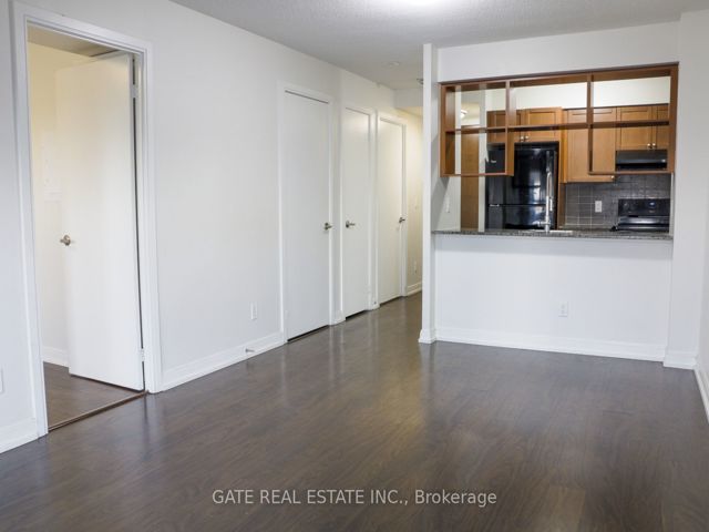 1404 - 151 Village Green Sq W